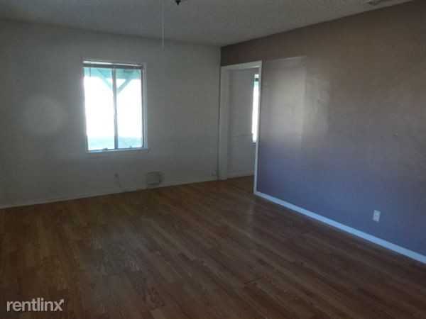 570 N Cherry St - Photo 3 of 10