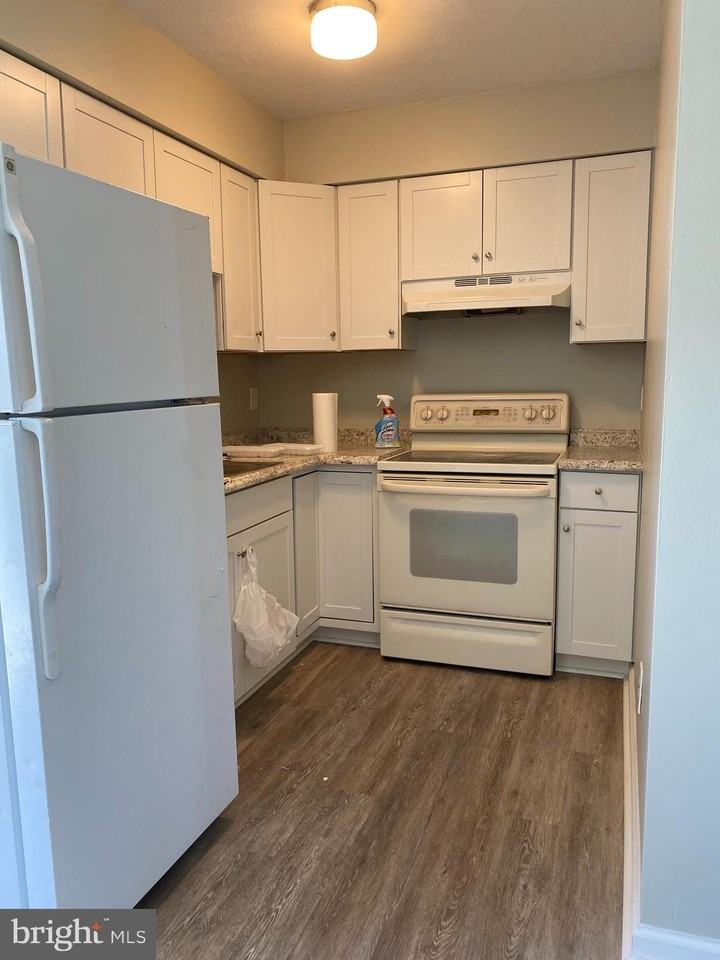 211 E Fairfax St - Photo 3 of 12