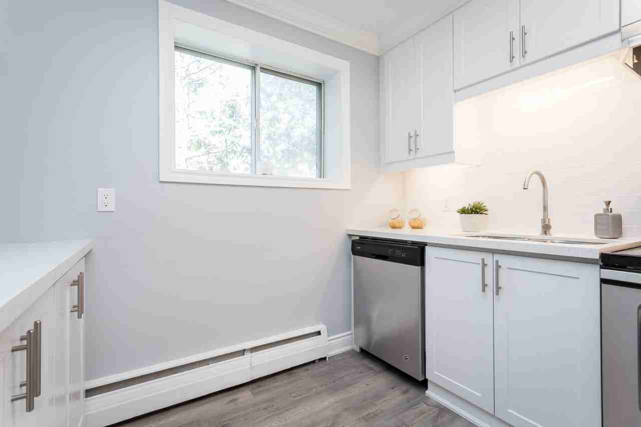 99 York Road - Photo 3 of 8