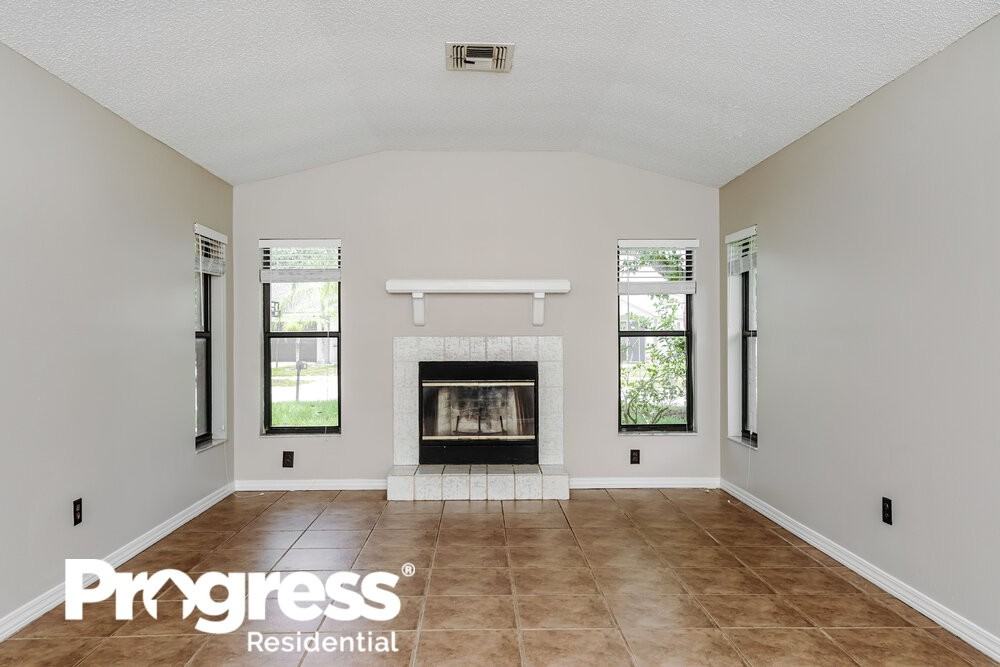 1001 Pond Apple Ct - Photo 3 of 16