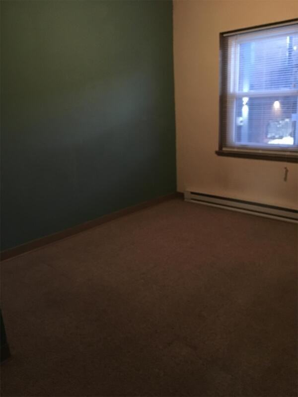 414 Dousman St - Photo 4 of 7