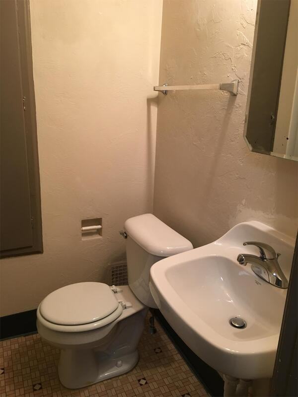 414 Dousman St - Photo 5 of 7