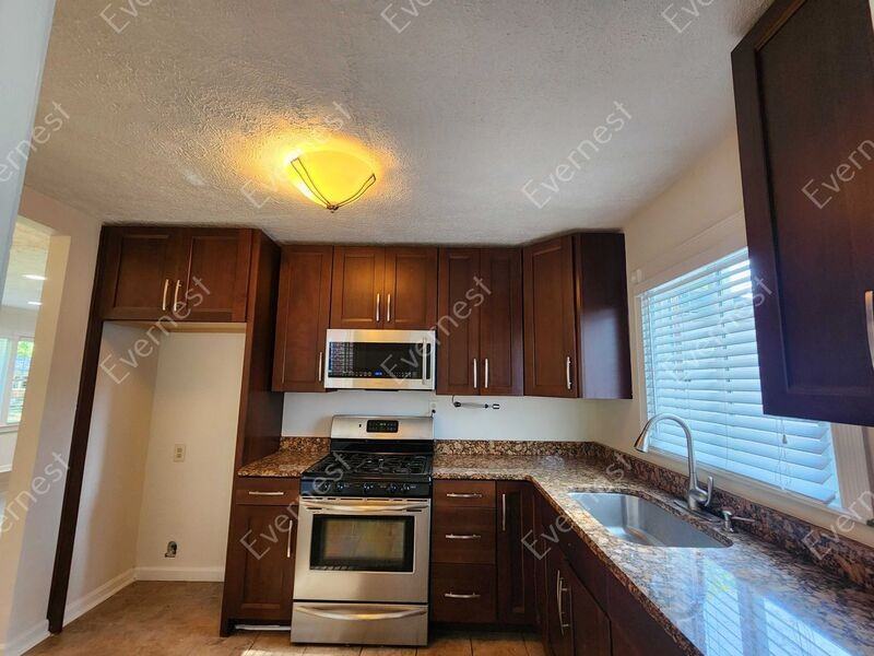 1398 Woodland Ave Se - Photo 3 of 29
