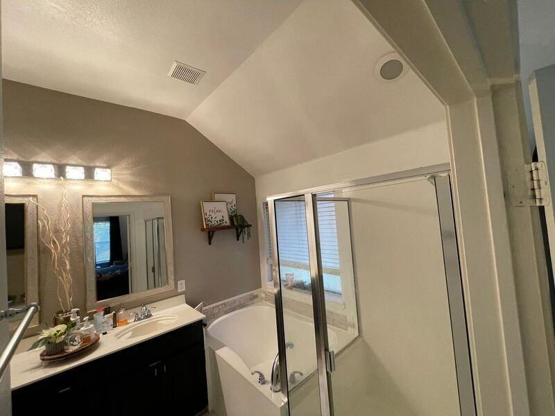 1506 Lowes Farm Pkwy - Photo 2 of 24