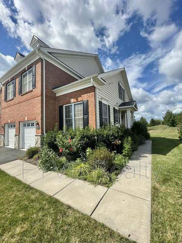 23375 Longollen Woods Ter - Photo 3 of 34