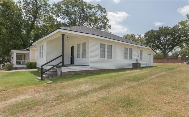 108 Reagan St - Photo 3 of 12