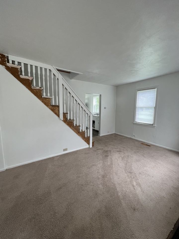 304 W Broadway St #NA - Photo 3 of 8