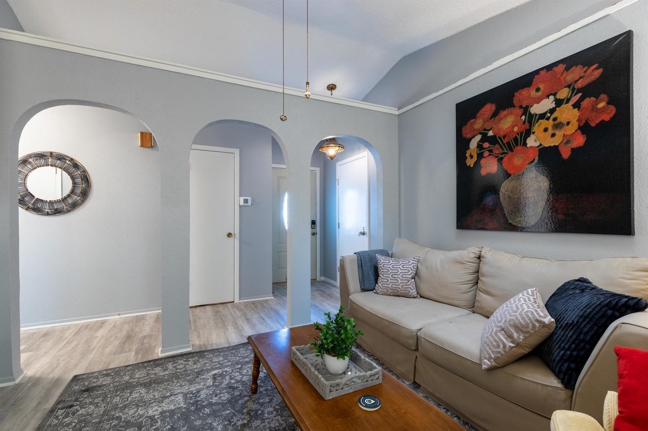 Richland DriveBEDROOM 1E - 663442https://livehomeroom.com/1806 - Photo 2 of 10