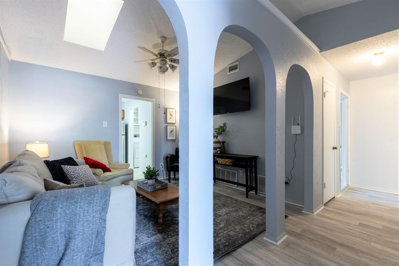 Richland DriveBEDROOM 1E - 663442https://livehomeroom.com/1806 - Photo 3 of 10