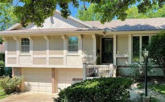 featured image of 10020 Oakridge Dr #1