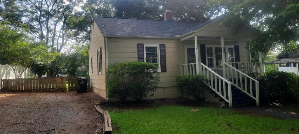 845 Macarthur St - Photo 2 of 13