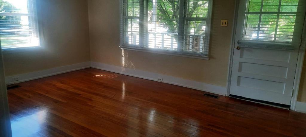 845 Macarthur St - Photo 3 of 13