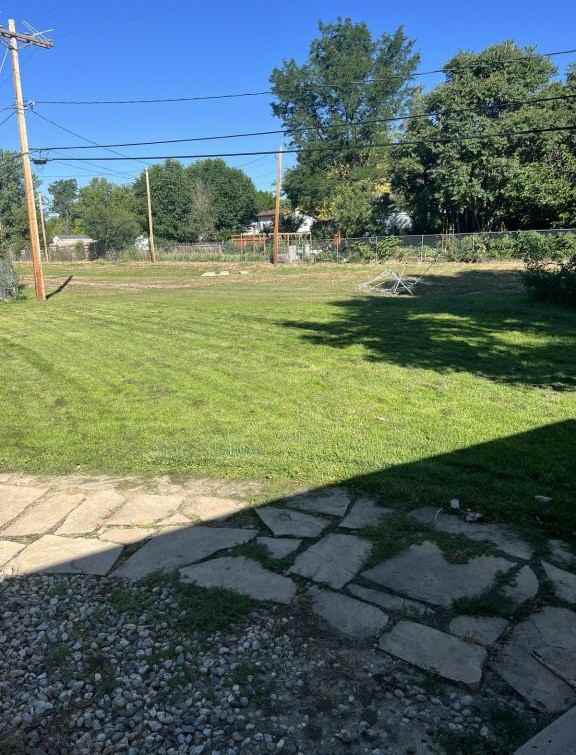 1217 Redwood Dr - Photo 4 of 12