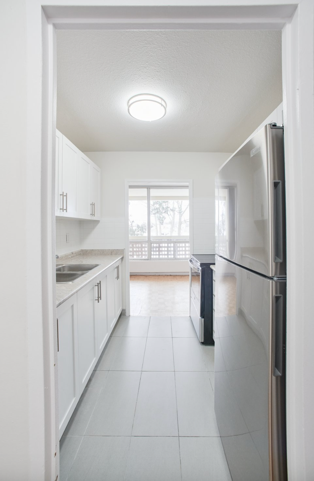 1141 Royal York Rd #0606 - Photo 3 of 15