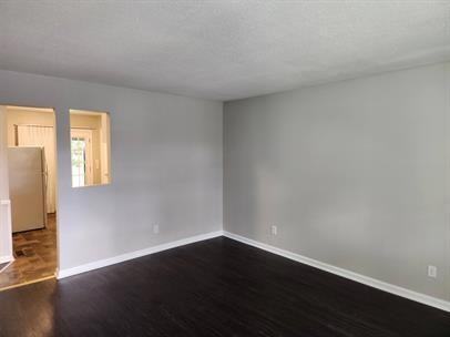 1104 Thomas Ln - Photo 3 of 12