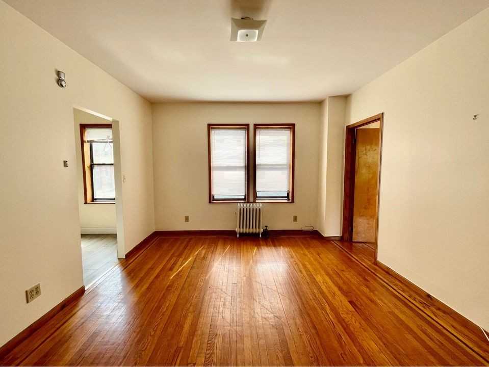 Bowne St & Cherry Ave #1A - Photo 2 of 9