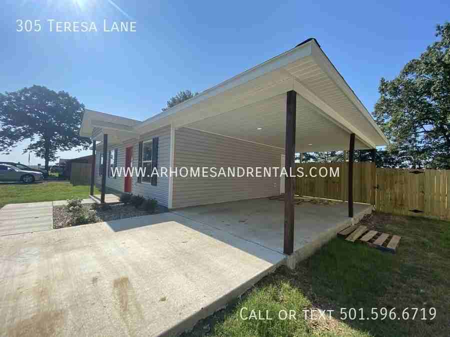 305 Teresa Ln - Photo 2 of 9
