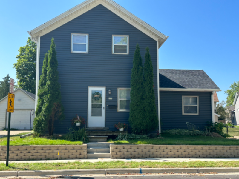 619 E Grove St - Photo 2 of 13