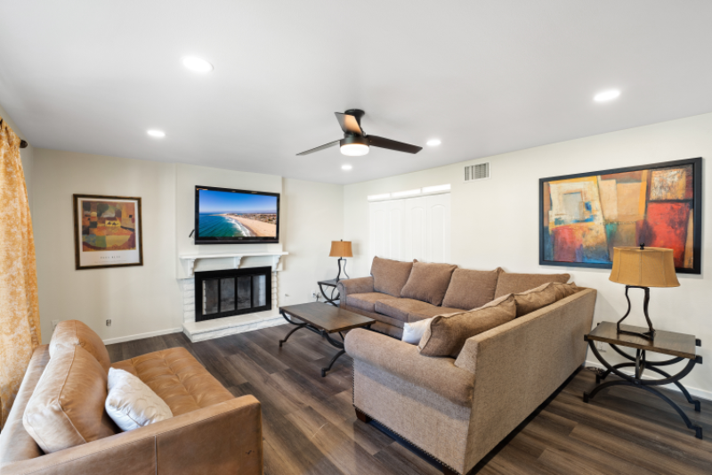 1300 Lawrence Way - Photo 3 of 26