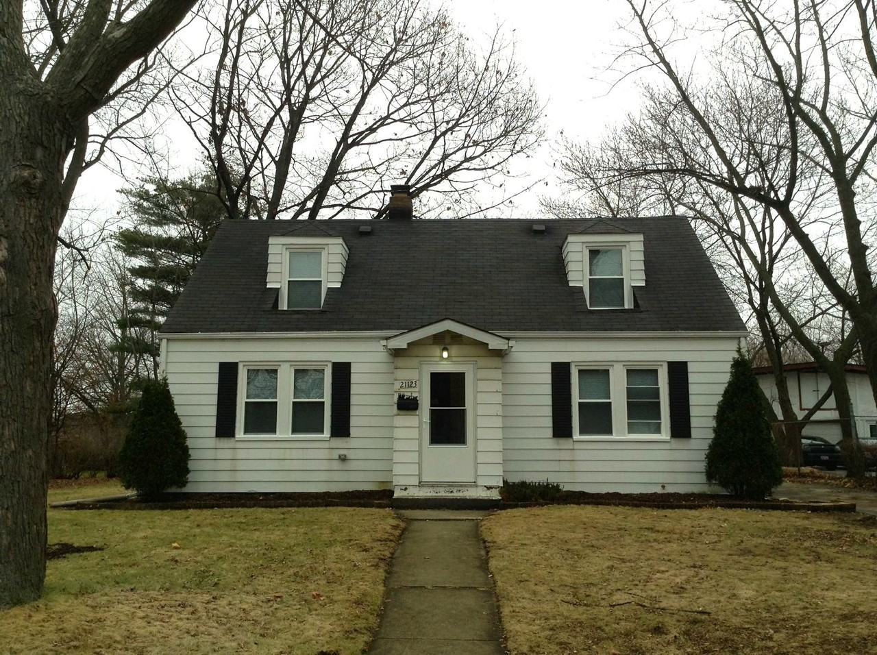 21123 Oak St - Photo 2 of 17