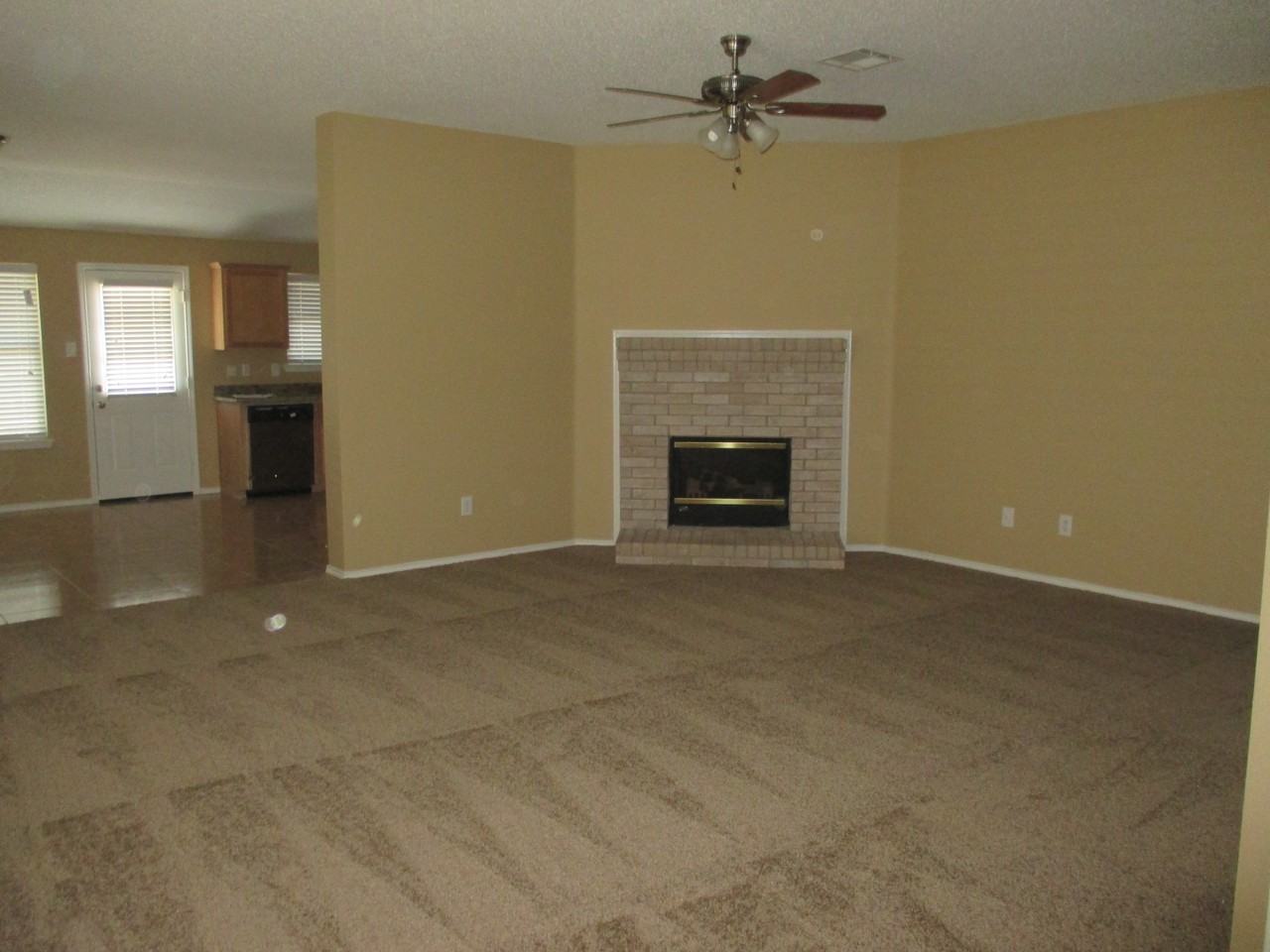 613 Flagstaff Dr - Photo 2 of 12