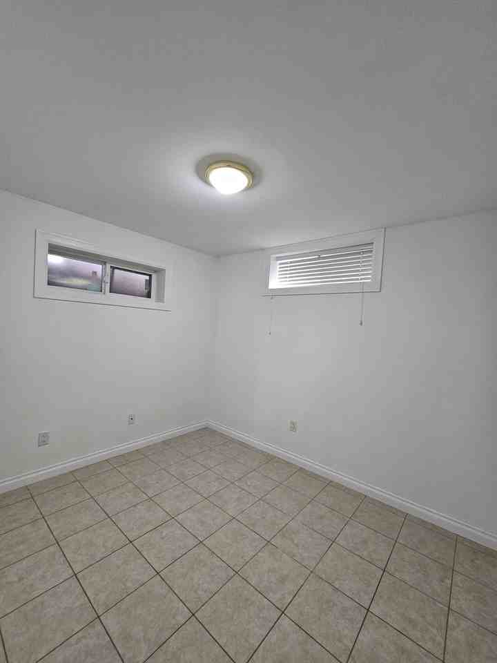 2033 East 53rd Avenue - Photo 6 of 9