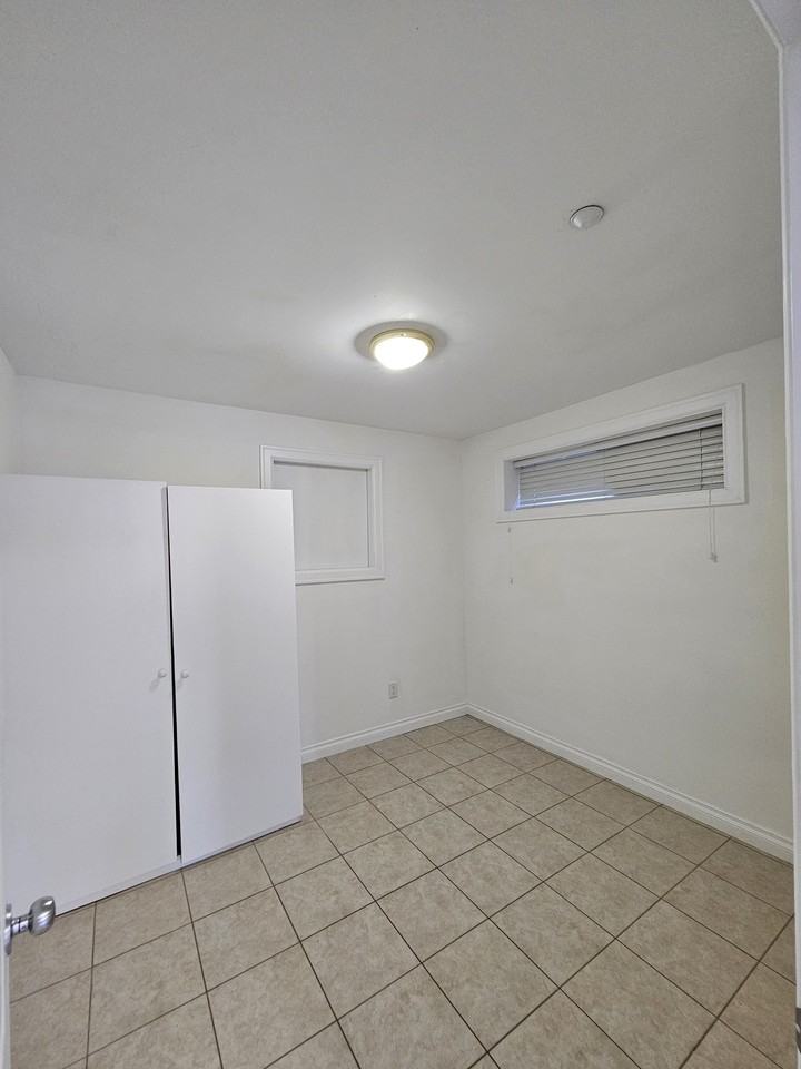 2033 East 53rd Avenue - Photo 7 of 9