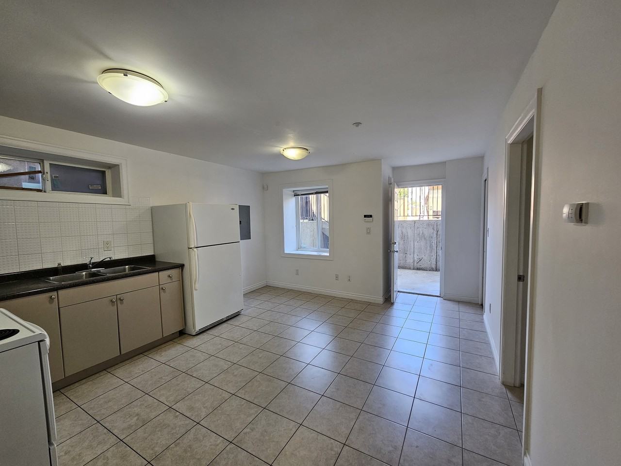 2033 East 53rd Avenue - Photo 4 of 9