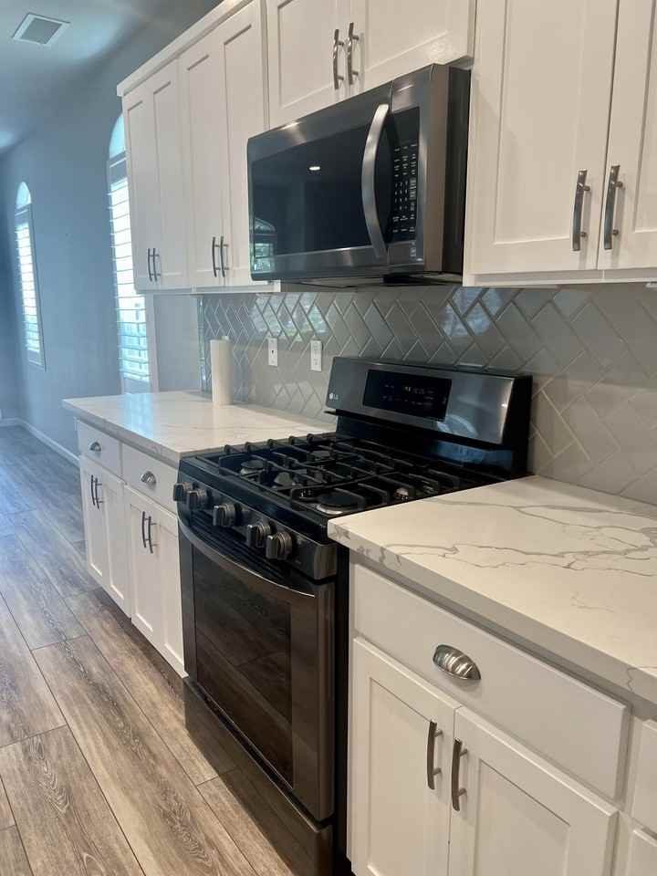 233 Karen Ave #1 - Photo 4 of 28