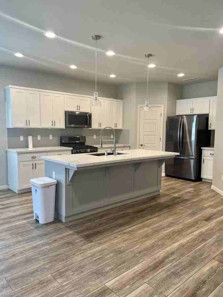 233 Karen Ave #1 - Photo 6 of 28