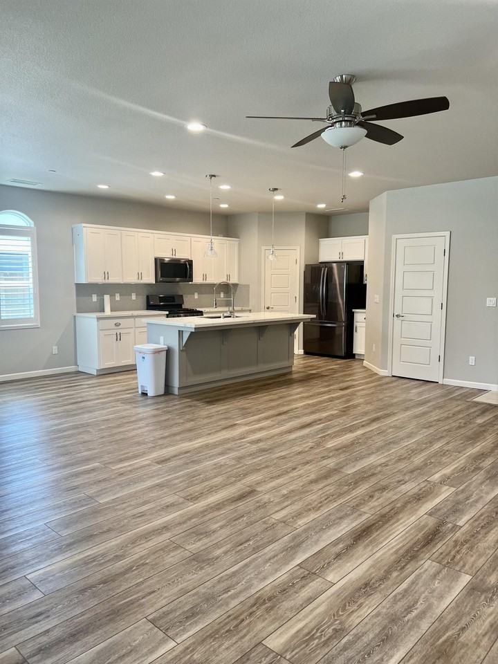 233 Karen Ave #1 - Photo 7 of 28