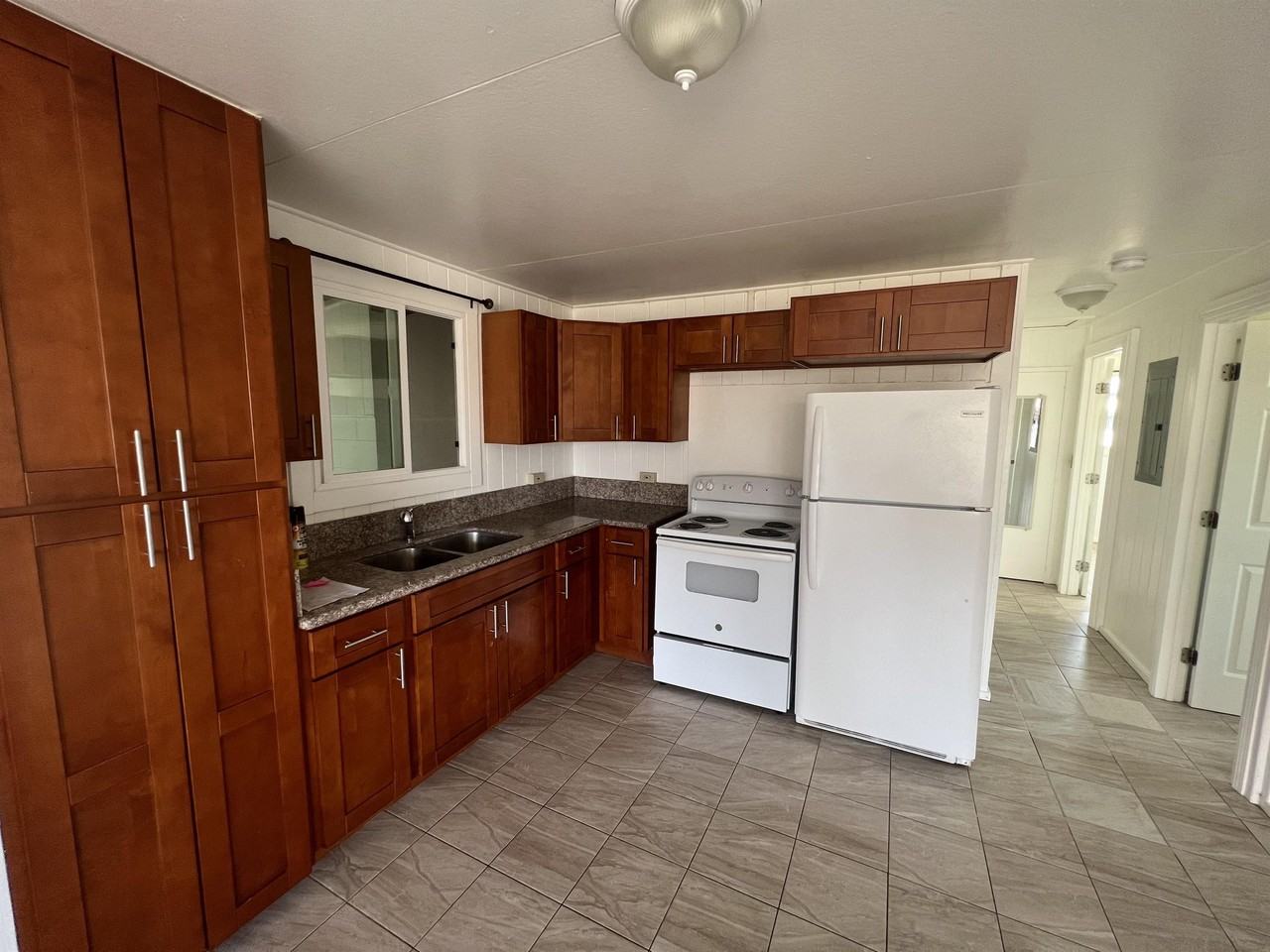 87-137 Makona St #1 - Photo 3 of 10