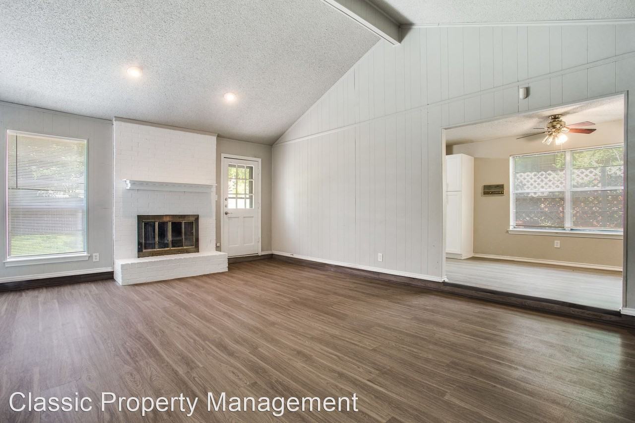 2008 Bay Oaks Dr - Photo 2 of 11