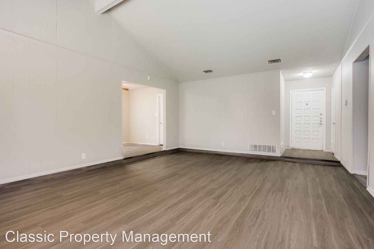 2008 Bay Oaks Dr - Photo 3 of 11