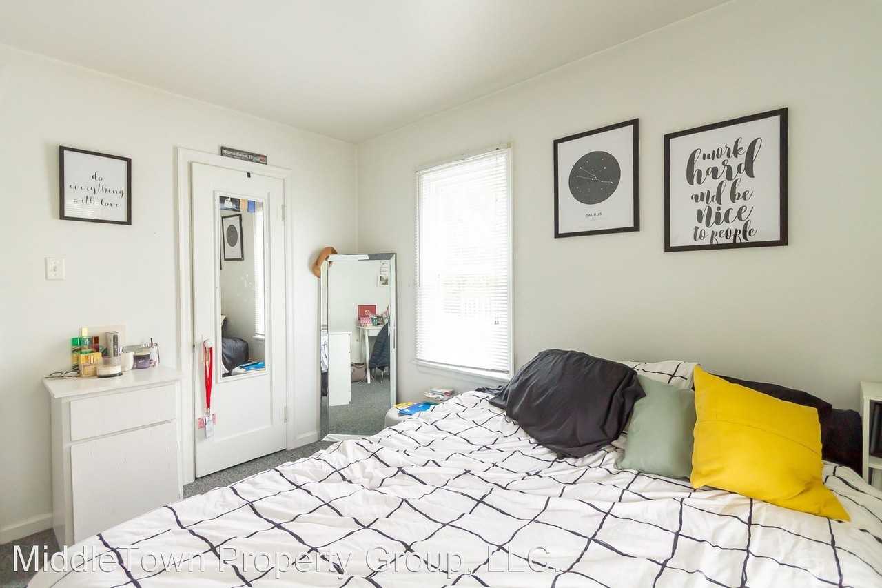 1904 N Maplewood Ave - Photo 2 of 7