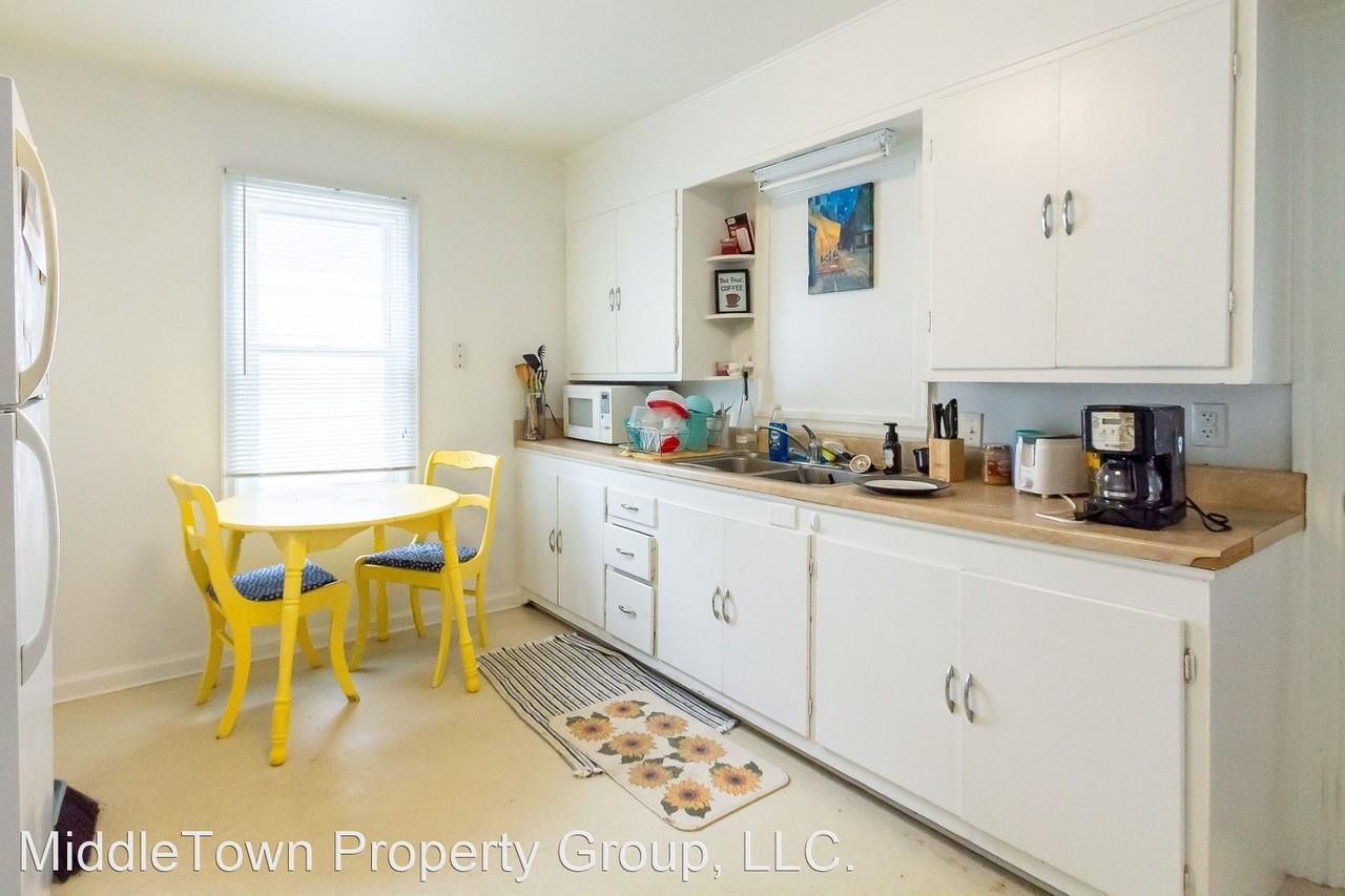 1904 N Maplewood Ave - Photo 3 of 7