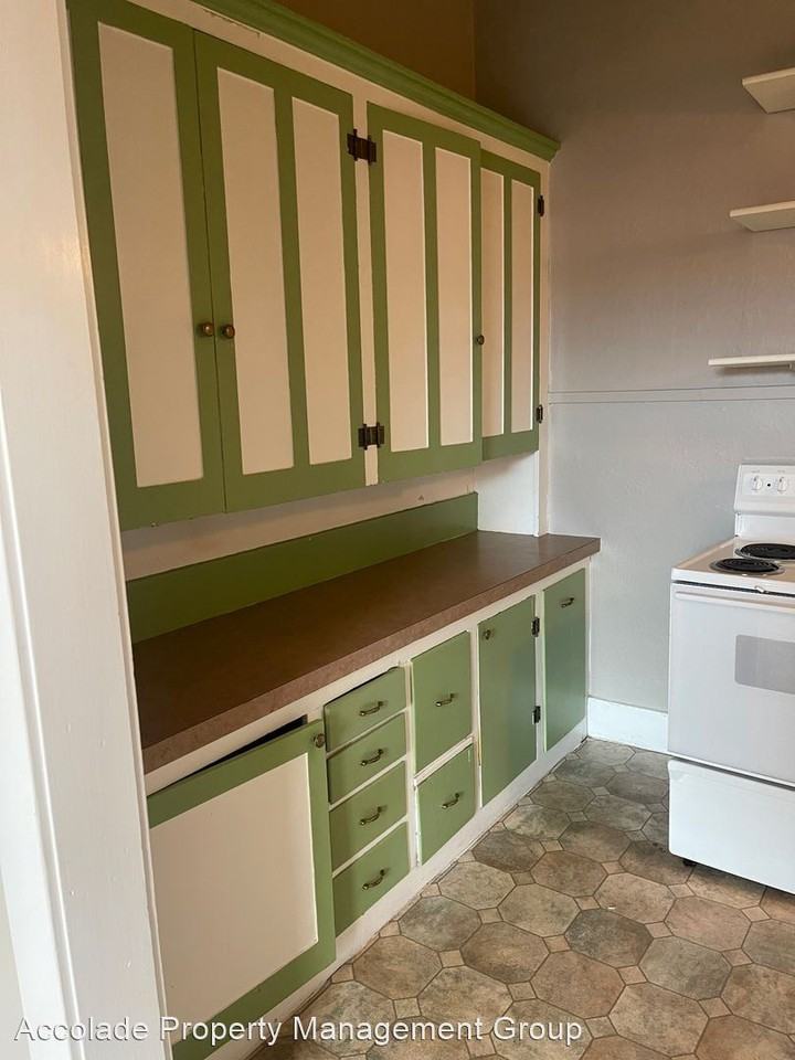 314 1/2 North Pine Street - Photo 2 of 19