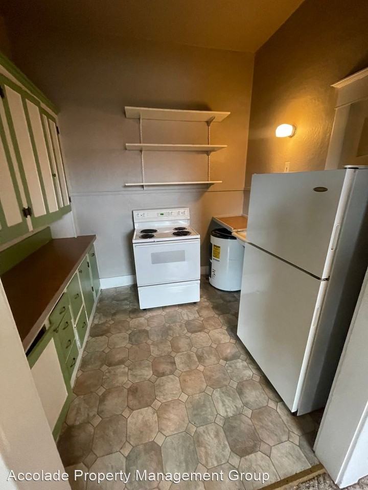 314 1/2 North Pine Street - Photo 3 of 19