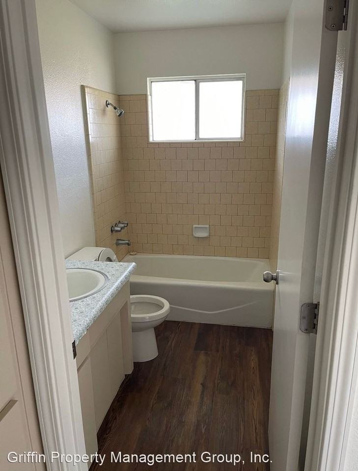 170 S Magnolia - Photo 2 of 3