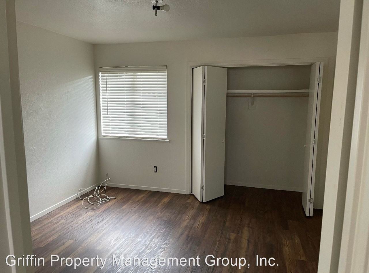 170 S Magnolia - Photo 3 of 3