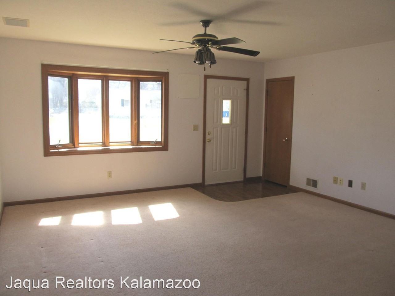 3223 Mulhearn Ave - Photo 3 of 8