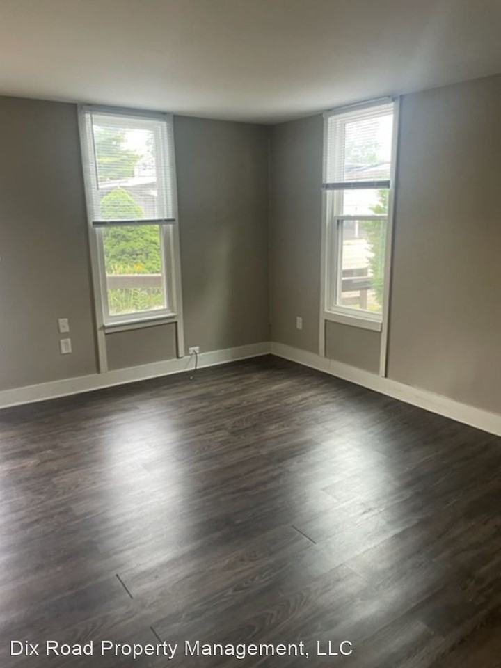 12 S Broadway St - Photo 3 of 27