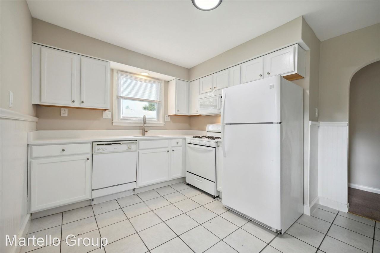 320 N Governor Printz Blvd - Photo 2 of 15