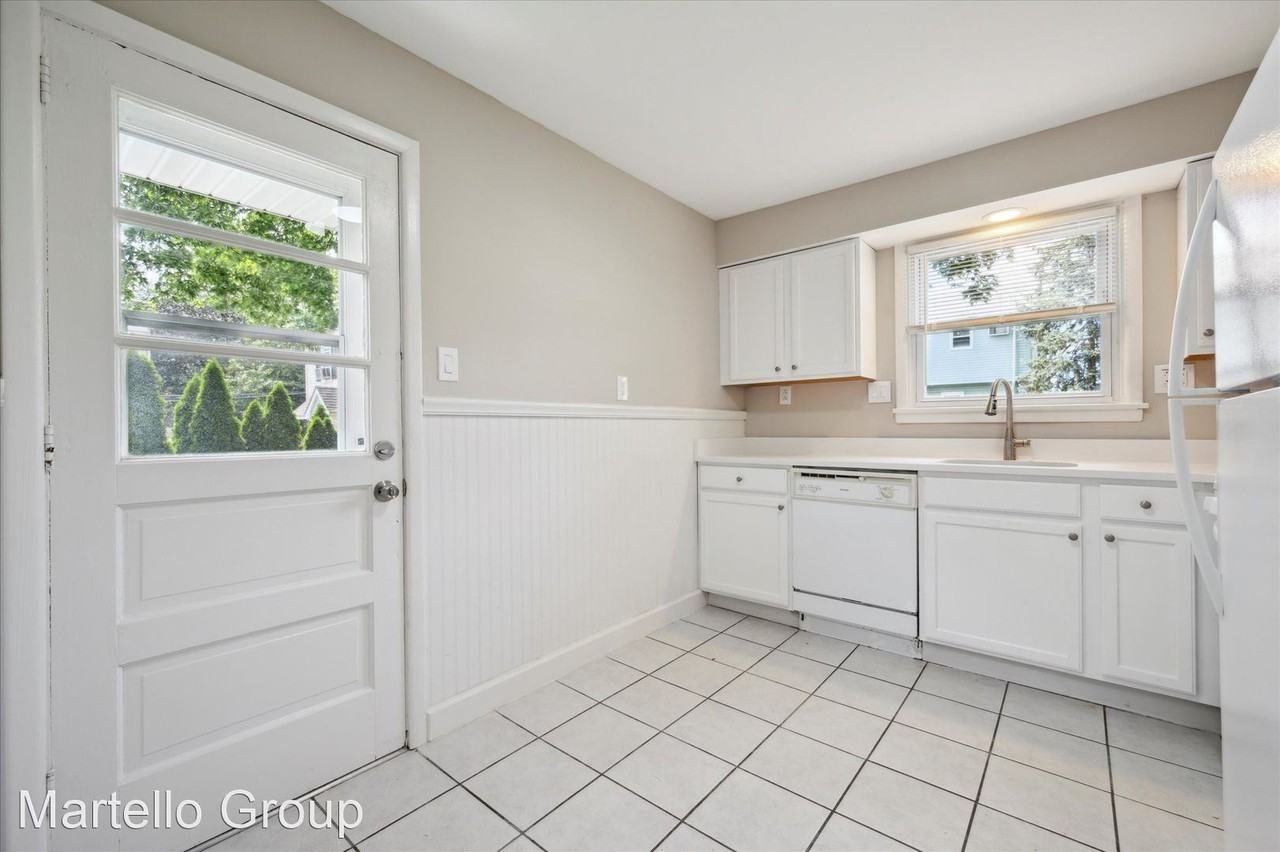 320 N Governor Printz Blvd - Photo 3 of 15