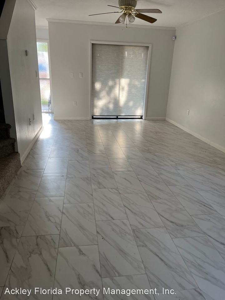 2649 Crown Ct - Photo 2 of 6