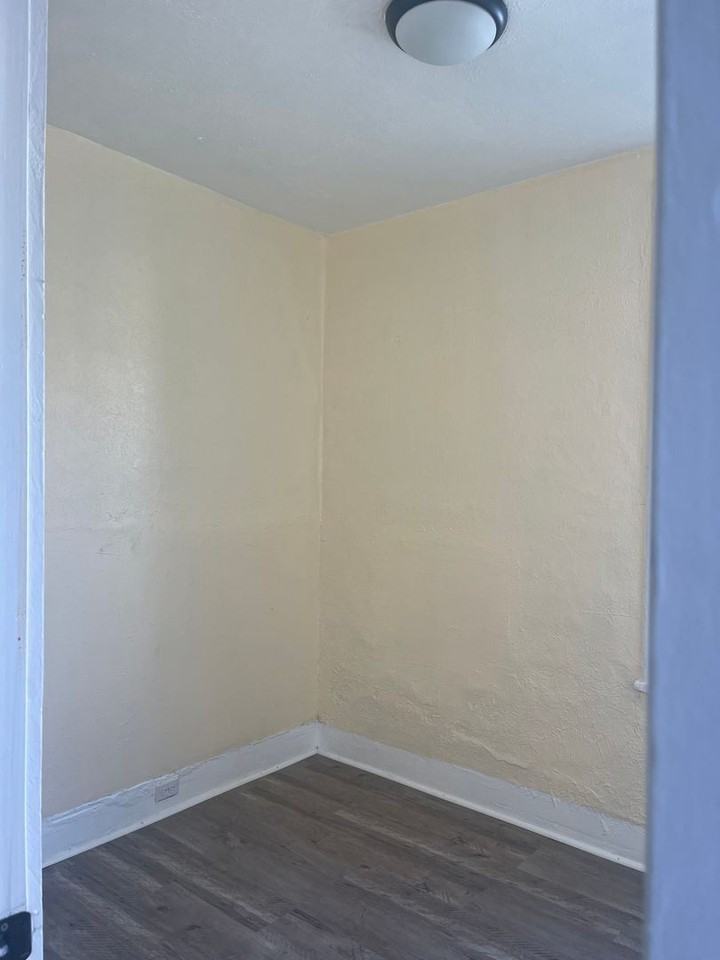 636 E 25th St - Photo 2 of 8