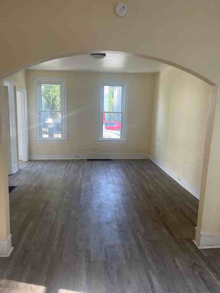 636 E 25th St - Photo 3 of 8