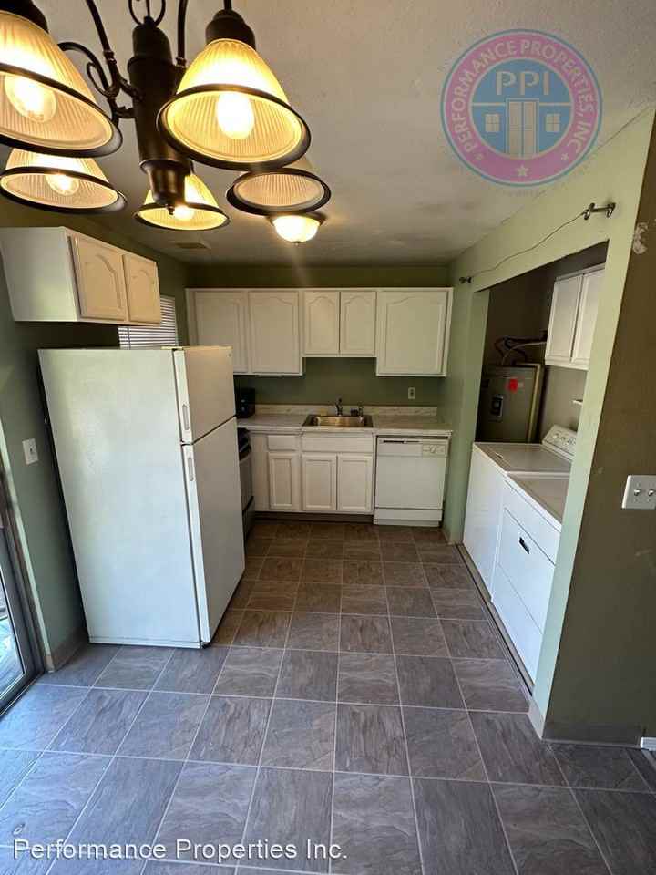 5645 & 5647 SE Belmont Street Apartments in Mt. Tabor, Portland, OR