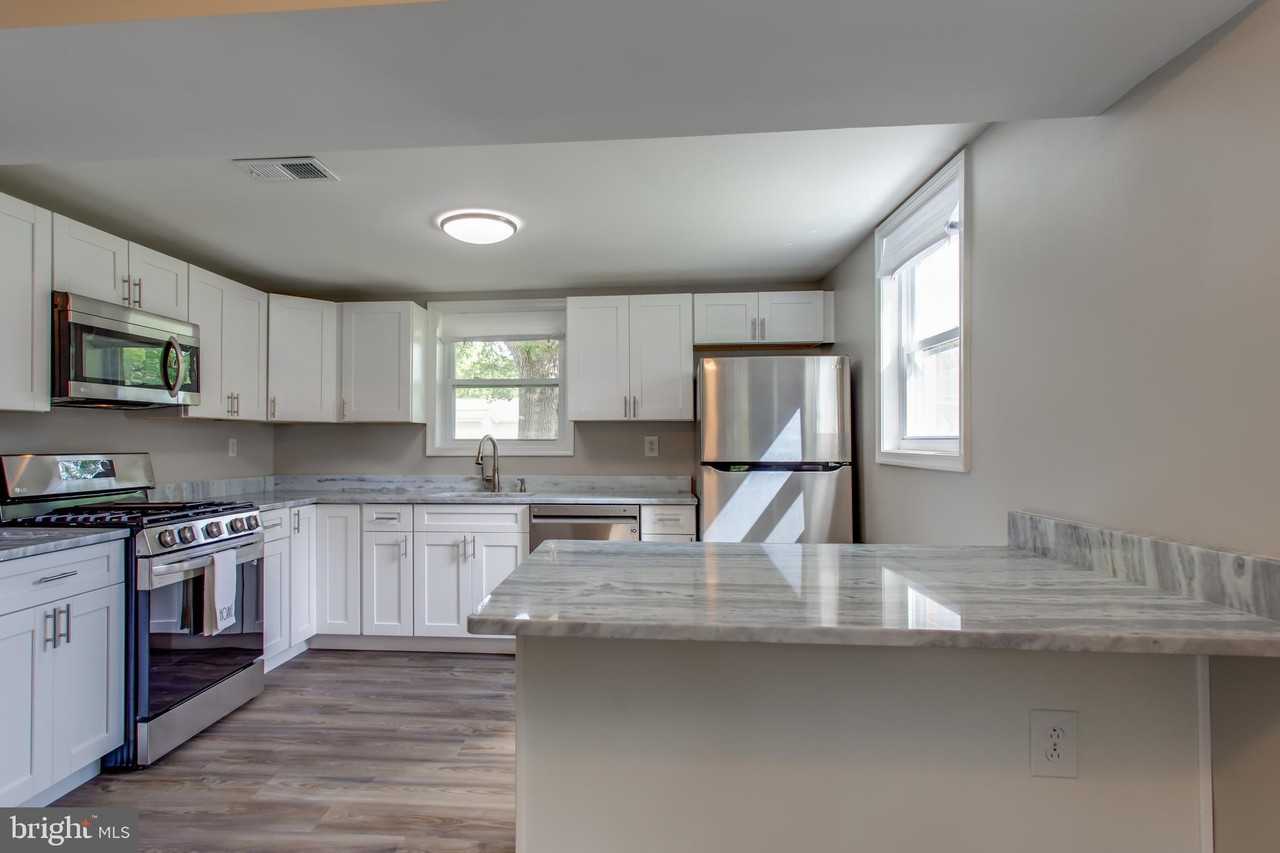 3516 Eyre Dr N - Photo 3 of 37