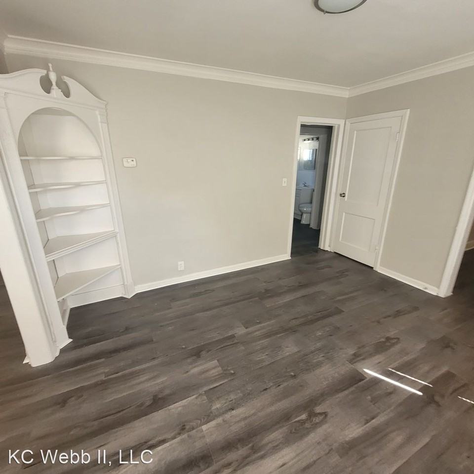 1917 E 69th Ter - Photo 3 of 8